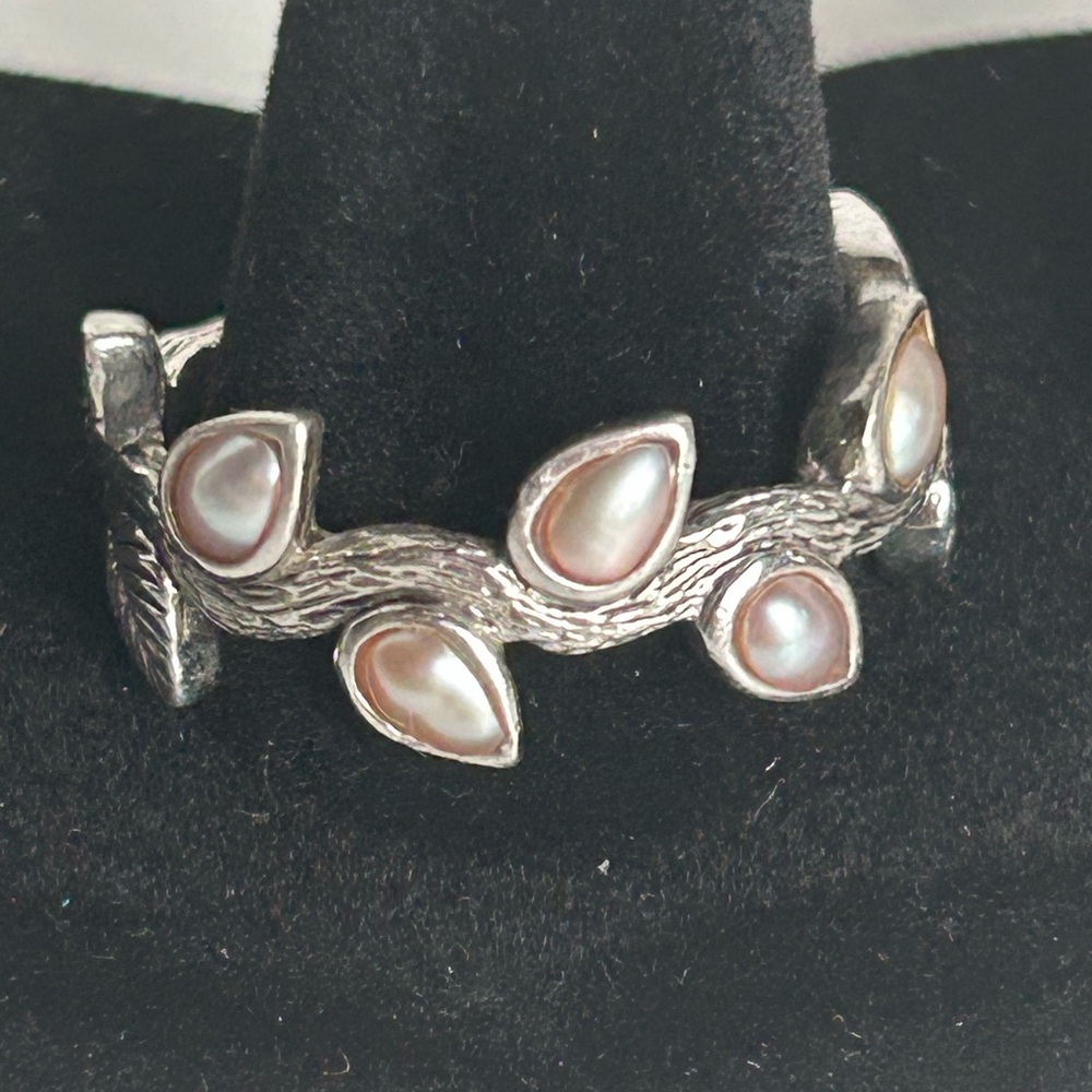 925 Silver Size 11 Ring with Leaf Motif and Silvery Pink Teardrop Pearls